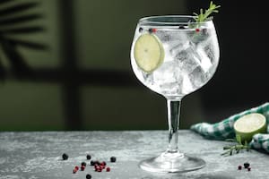 Los gins deben estar disponibles para la venta y la evaluación de sabor se realiza a ciegas