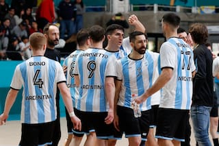 Robaron el micro de los argentinos en un semáforo y los jugadores corrieron a los delincuentes