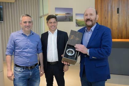 Los gobernadores Axel Kicillof y Gildo Insfrán, junto a ministro bonaerense Andrés Larroque