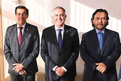 Los gobernadores Carlos Sadir, de Jujuy; Osvaldo Jaldo de Tucumán y Gustavo Sáenz, de Salta