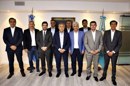 Los gobernadores de JxC este miércoles en la Casa de Mendoza, en la ciudad de Buenos Aires