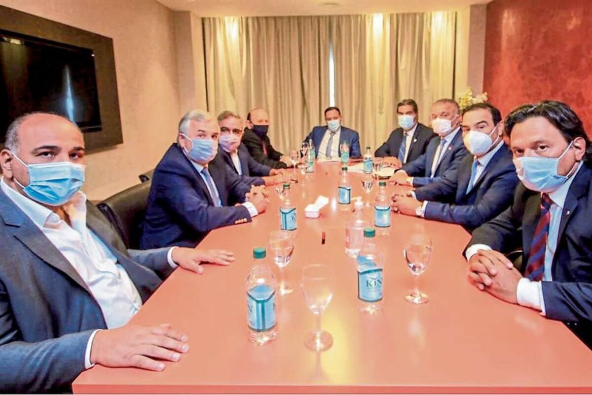 Los gobernadores de la Liga del Norte Grande, el miércoles, en La Rioja