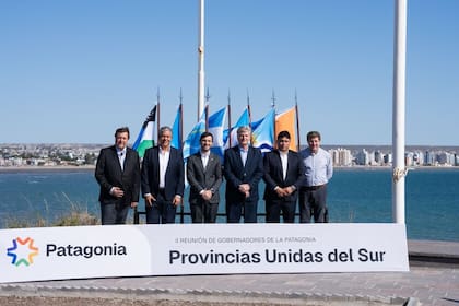 Los gobernadores de Río Negro, Neuquén, Chubut, La Pampa, Santa Cruz y Tierra del Fuego reunidos hoy en Puerto Madryn en la cumbre que denominaron "Provincias Unidas del Sur"