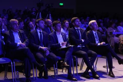 Los gobernadores de varias provincias y partidos se reunieron en Paraná el martes.