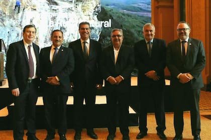 Los gobernadores del norte del país en Emiratos Árabes junto al ministro de Producción, Matías Kulfas