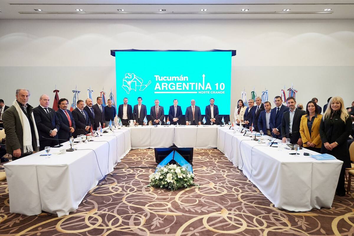 Los gobernadores del Norte Grande junto a los ministros nacionales Wado de Pedro, Lammens y Manzur