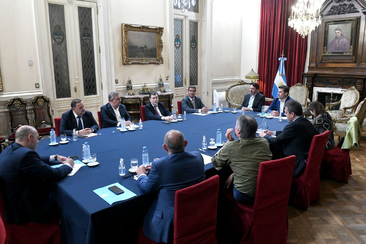 Los gobernadores del PJ que hoy llegaron al Congreso a negociar cambios en el Presupuesto.