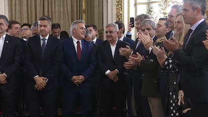 Los gobernadores, en la jura de Santilli