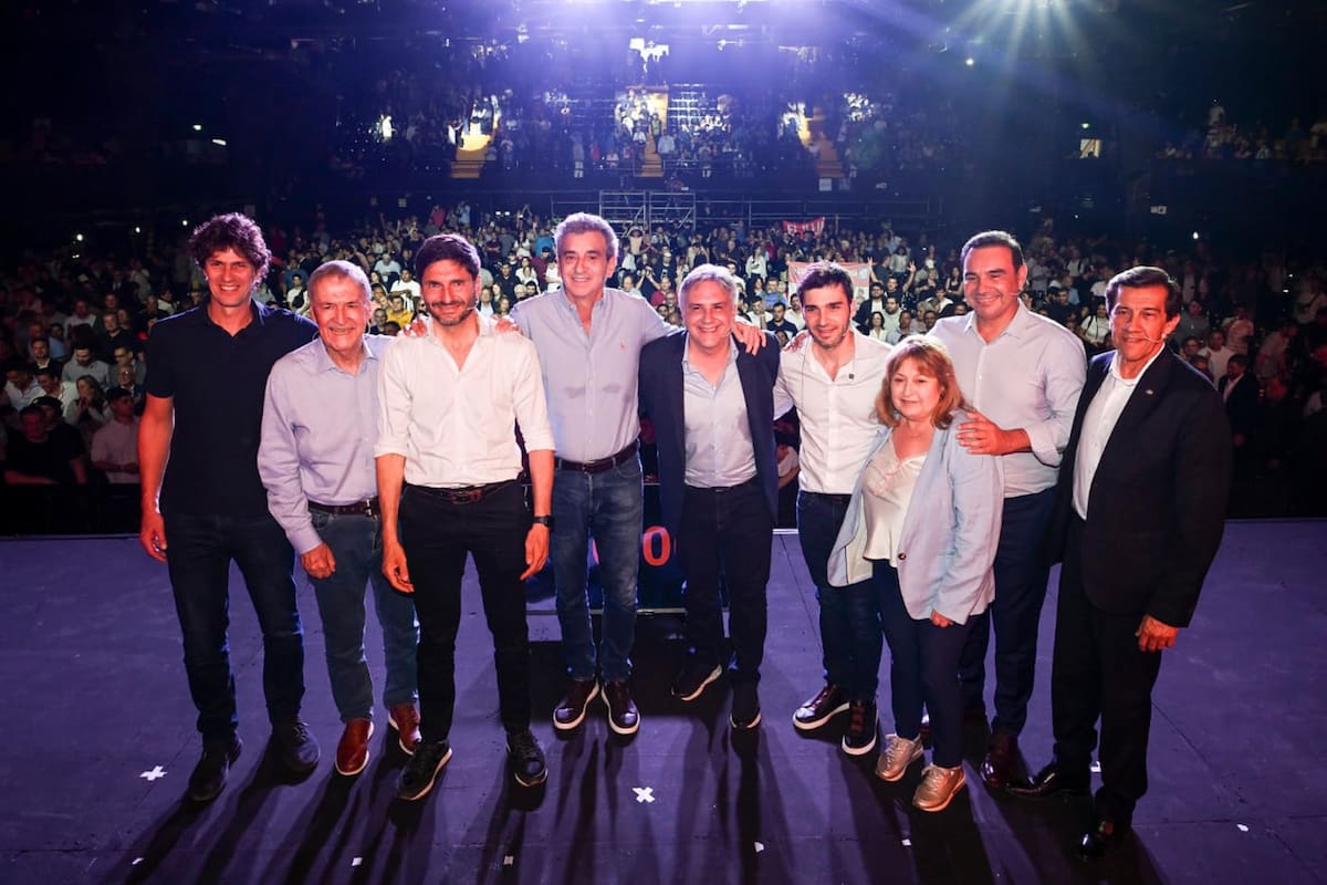 Los gobernadores fundadores de Provincias Unidas junto a los candidatos Martín Lousteau y Graciela Ocaña (Ciudad) y Florencio Randazzo (provincia de Buenos Aires)