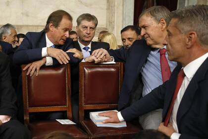 Los gobernadores hacen cuentas y esperan un financiamiento adicional