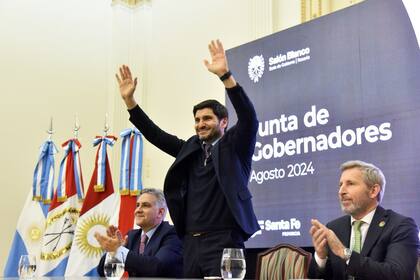 Los gobernadores Llaryora, Pullaro y Frigerio en la junta de gobernadores