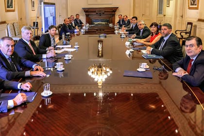 Los gobernadores oficialistas, en una reunión con el presidente Alberto Fernández en la Casa Rosada