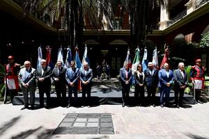 Los gobernadores Osvaldo Jaldo (Tucumán), Hugo Passalacqua (Misiones), Carlos Sadir (Jujuy), Gildo Insfrán (Formosa), Ricardo Quintela (La Rioja), Raúl Jalil (Catamarca) y los vicegobernadores Oscar Morocco (Salta) y Silvana Schneider (Chaco)