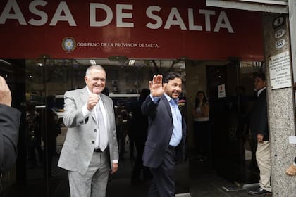 Los gobernadores Osvaldo Jaldo (Tucumán) y Gustavo Sáenz (Salta) este jueves en Buenos Aires