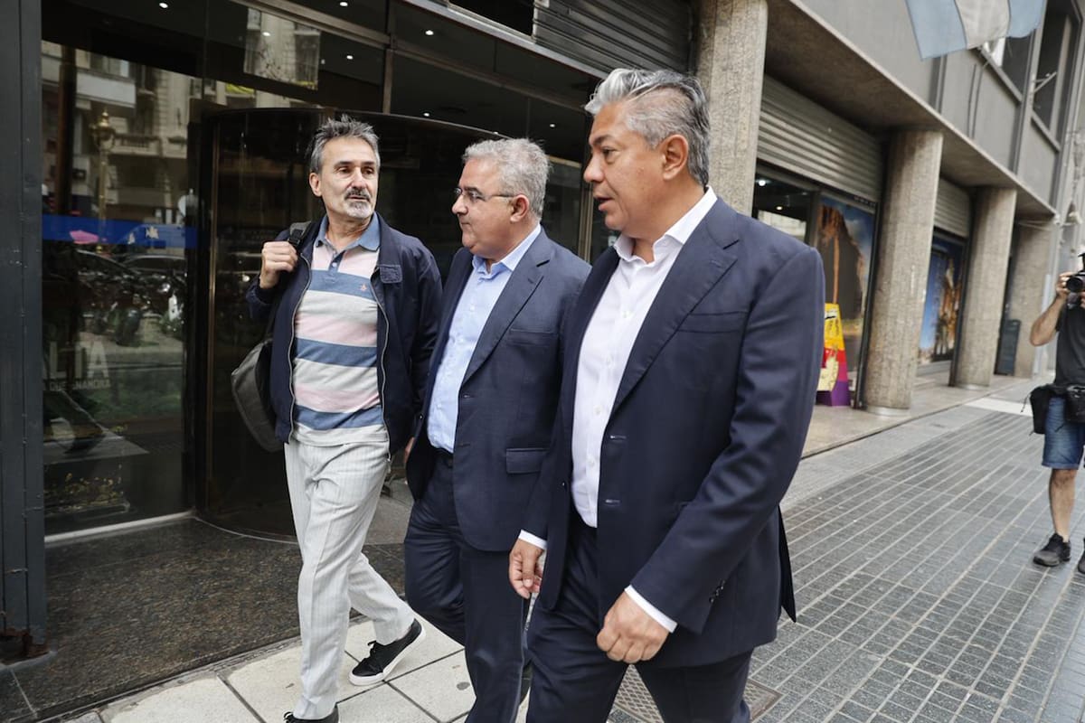Los gobernadores Rául Jalil (Catamarca) y Rolando Figueroa (Neuquén) son dos de los 13 mandatarios provinciales que viajaron a París para acompañar a Milei