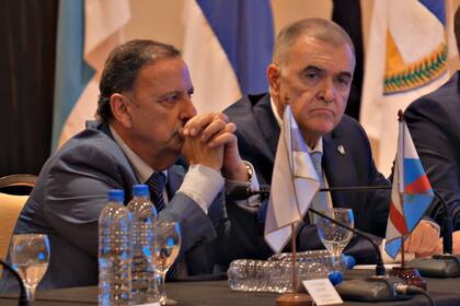Los gobernadores Ricardo Quintela (La Rioja) y Osvaldo Jaldo (Tucumán)