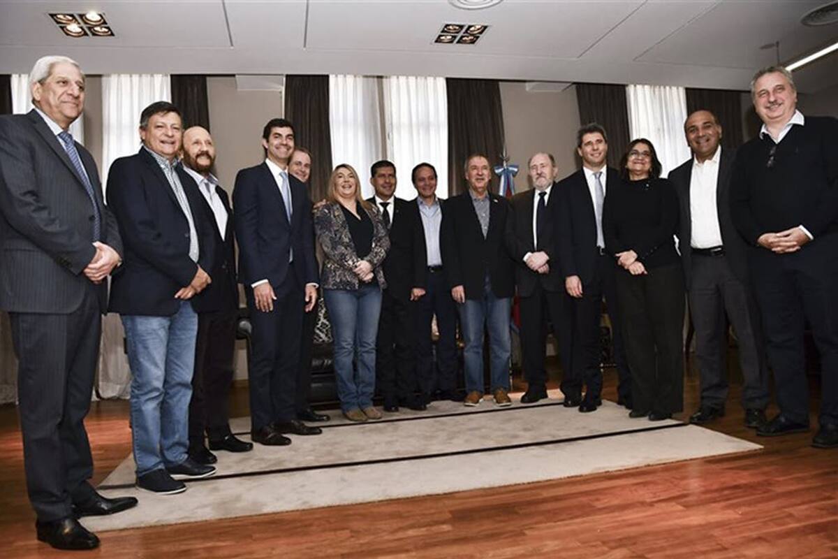 Los gobernadores se reúnen en rechazo de las rebajas impositivas