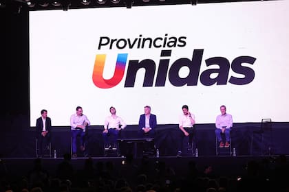 Los gobernadores y Schiaretti sobre el escenario