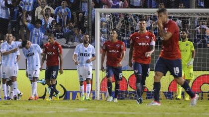 Los goles de la Academia fueron sumiendo al Rojo en el desánimo y la impotencia
