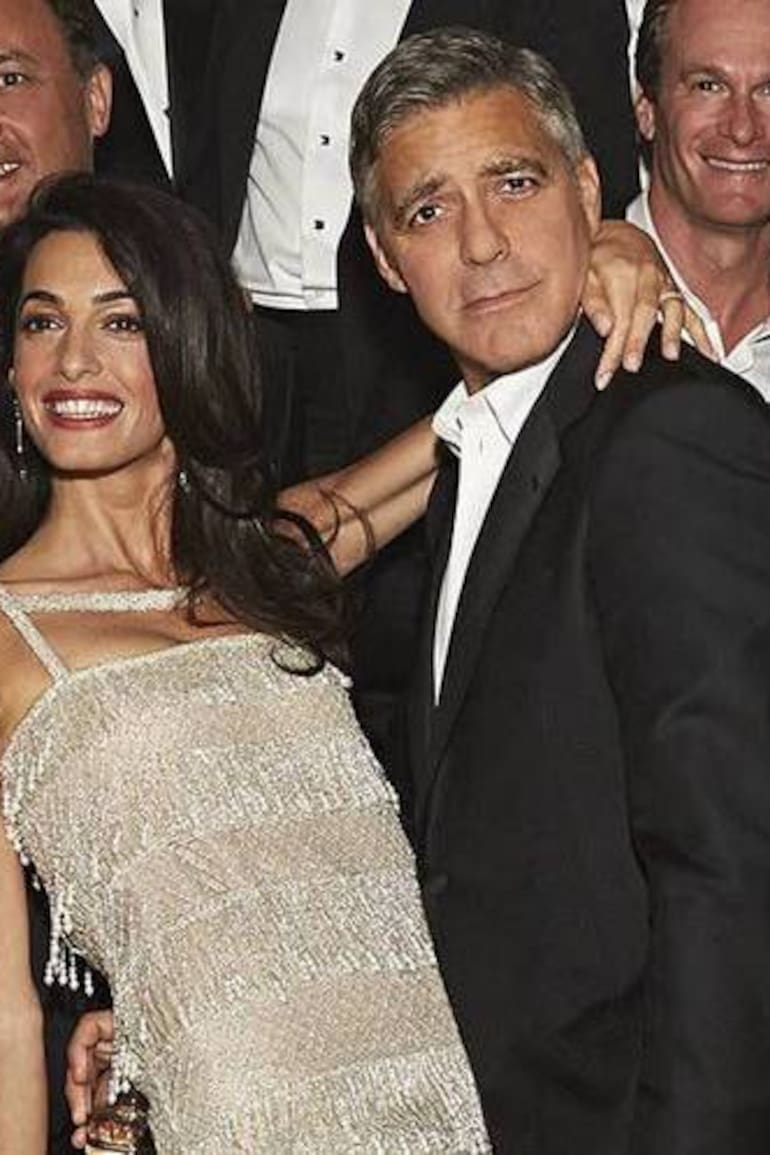 Los grandes amigos de George Clooney posan felices el día de la boda del actor con Amal, en septiembre de 2014