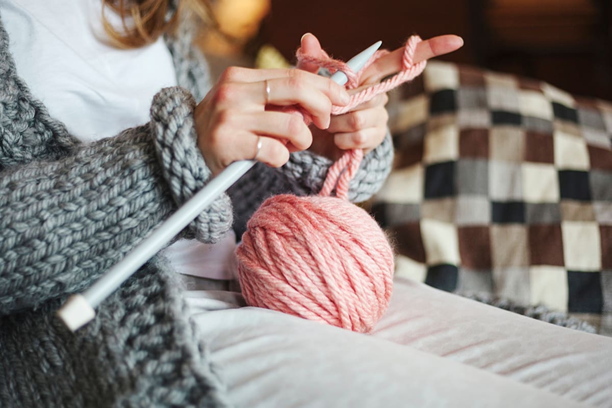 Los grandes beneficios de tejer para la salud cognitiva