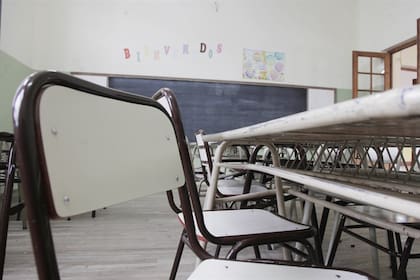 Los gremios docentes reclaman la convocatoria a paritarias y anticiparon que no aceptarán una propuesta del 15%; exigirán, además, una cláusula gatillo; las situaciones más conflictivas se presentan en Buenos Aires y en Santa Cruz