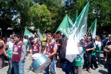 Los gremios estatales reclaman por los retrasos en el pago de sueldos