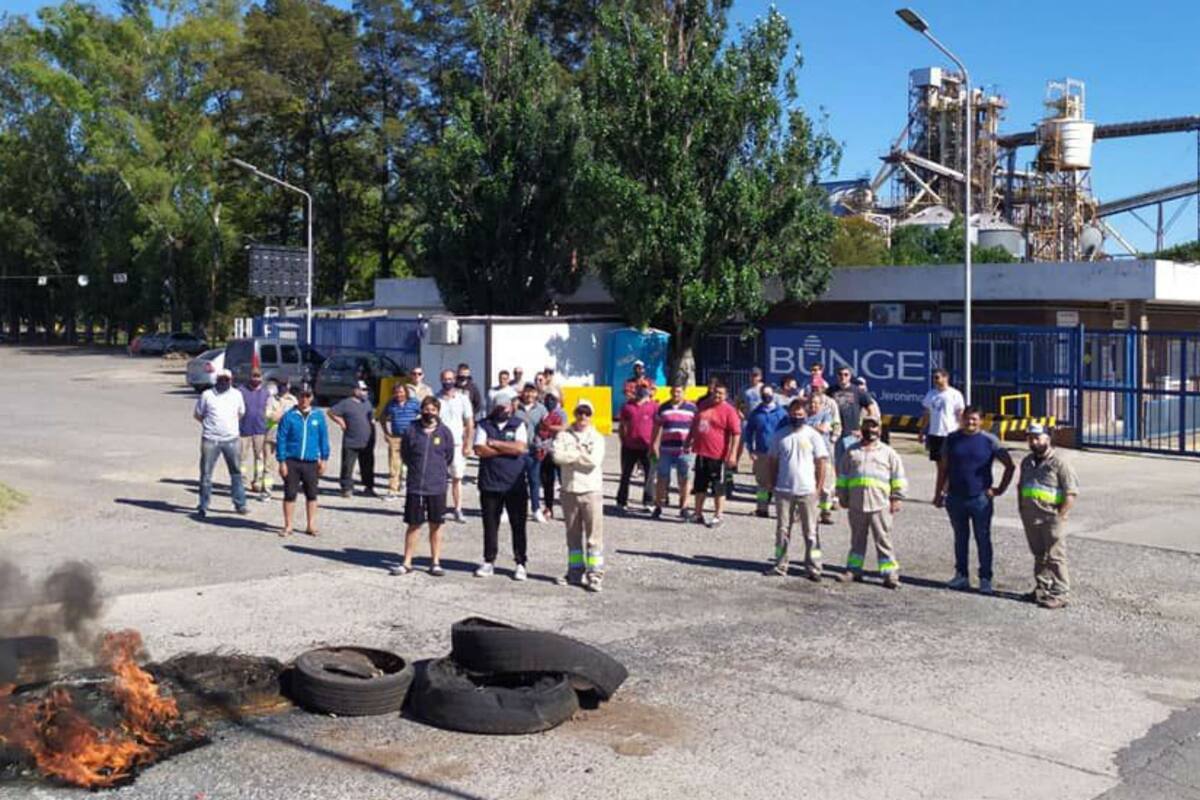 Los gremios extendieron la medida a los distintos puertos cerealeros del país
