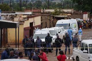Ola de extranjeros que huyen ante la violencia xenofóbica en Sudáfrica