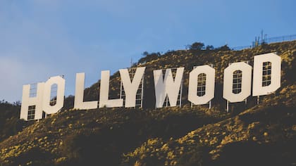 Los guionistas de Hollywood están en pleno proceso de votación esta semana para decidir si hacen una huelga que paralizaría la creación de contenidos para cine y TV