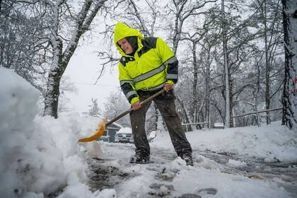 Los habitantes de California sufrieron una nueva jornada de efectos invernales durante el martes