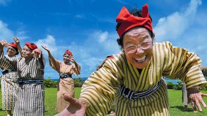 Los habitantes de la isla de Okinawa, al sur de Japón, son los más lóngevos de ese país gracias a su dieta baja en calorías.
Foto: Toru Yamanaka / AFP