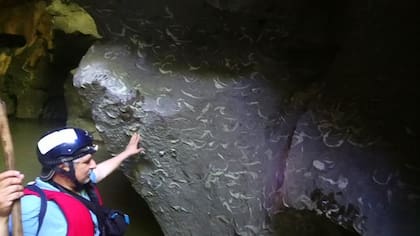 Los habitantes de la zona les decían a los turistas que las rocas de las cuevas tenían pictogramas que pintaron sus ancestros