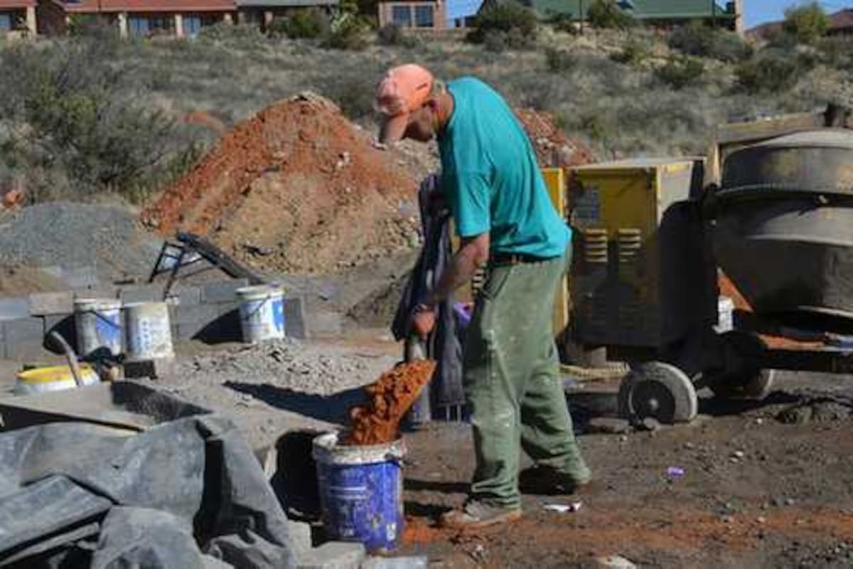Los habitantes de Orania se dedican a trabajos normalmente realizados por asalariados negros en el resto del país