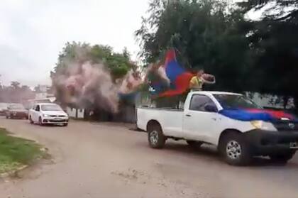 Los habitantes de Pronunciamiento y la despedida al plantel por las calles del pueblo