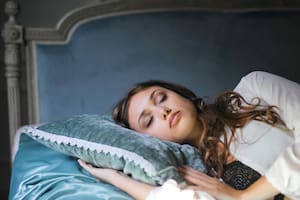 Los hábitos de higiene antes de dormir son claves para un buen descanso (imagen ilustrativa)