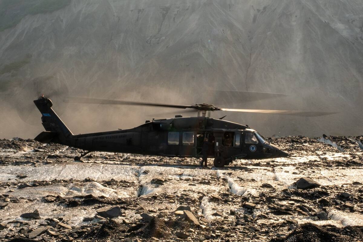 Los helicópteros involucrados fueron dos Apache AH-64; ambos colisionaron cerca de Healy, Alaska