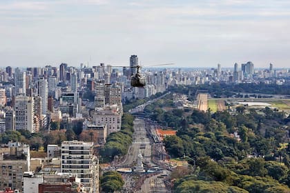 Los helicópteros participan del desfile del 9 de julio por el día de la Independencia