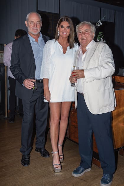 Los hermanos Alex y Adolfo Zuberbühler junto a Silvana (pareja de Alex).