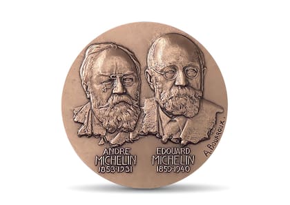 Los hermanos André y Edouard Michelin fueron los creadores de las guías. La verde, dedicada al turismo, y la roja a hoteles y restaurantes.