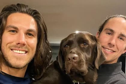 Los hermanos Callum (izquierda) y Jake Robinson estaban de viaje en México para practicar surf cuando fueron asesinados en 2024