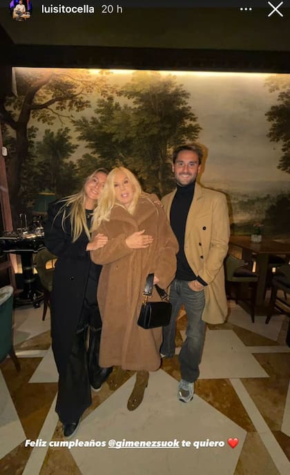 Los hermanos Cella junto a la diva de los teléfonos, en su festejo íntimo en Madrid