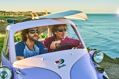 Los hermanos Eugenio y Sebastián "Culini" Weinbaum creadores del ciclo televisivo MDQ para todo el mundo dónde eran acompañados por su madre Herminia.