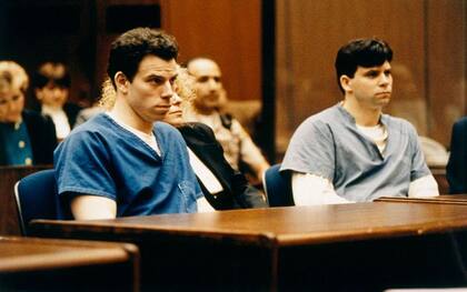 Los hermanos fueron enjuiciados dos veces luego de que se descubriera que habían asesinado a sus padres en 1989