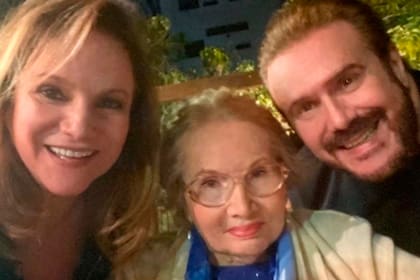 Los hermanos Galán están preocupados por la salud de su madre, quien sufrió un ACV el domingo