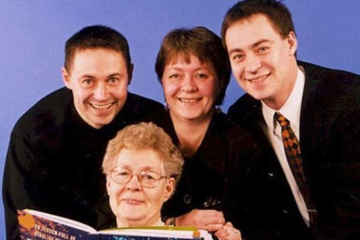 Los hermanos Heidi, Olav y Leif-Martin junto a su madre (FOTO: LIBRO GUINNESS DE LOR RECORDS)