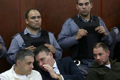 Los hermanos Lanatta y Víctor Schillaci recibieron penas de siete años y medio por escaparse del penal de General Alvear, pero el juez consideró que su evasión fue posible por la acción del “poder político”