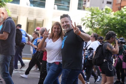 Los hermanos Menéndez: Karina (intendenta interina de Merlo) y Gustavo (intendente en uso de licencia, que será candidato)