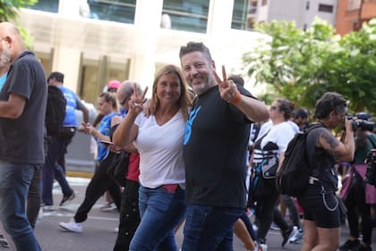 Los hermanos Menéndez: Karina (intendenta interina de Merlo) y Gustavo (intendente en uso de licencia, que será candidato)