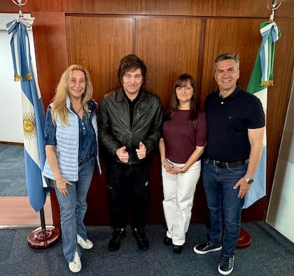 Los hermanos Milei con Zdero